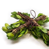 Mini cruz de madera de boj preservada con cinta